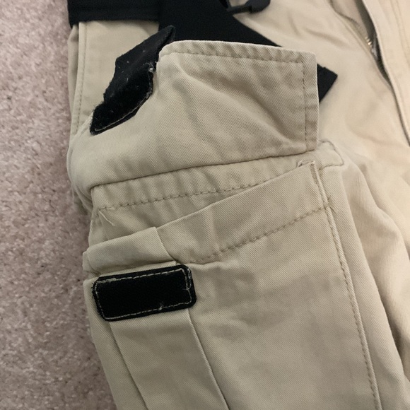 H&M women’s beige cargo pants with belt - Picture 3 of 5